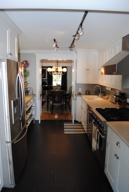 Фото просторной кухни в собственном доме