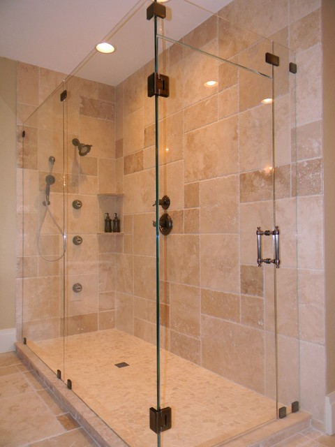 Пример дизайна ванной комнаты с душевой кабиной