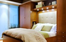 Дизайн спальни с потолочной нишей